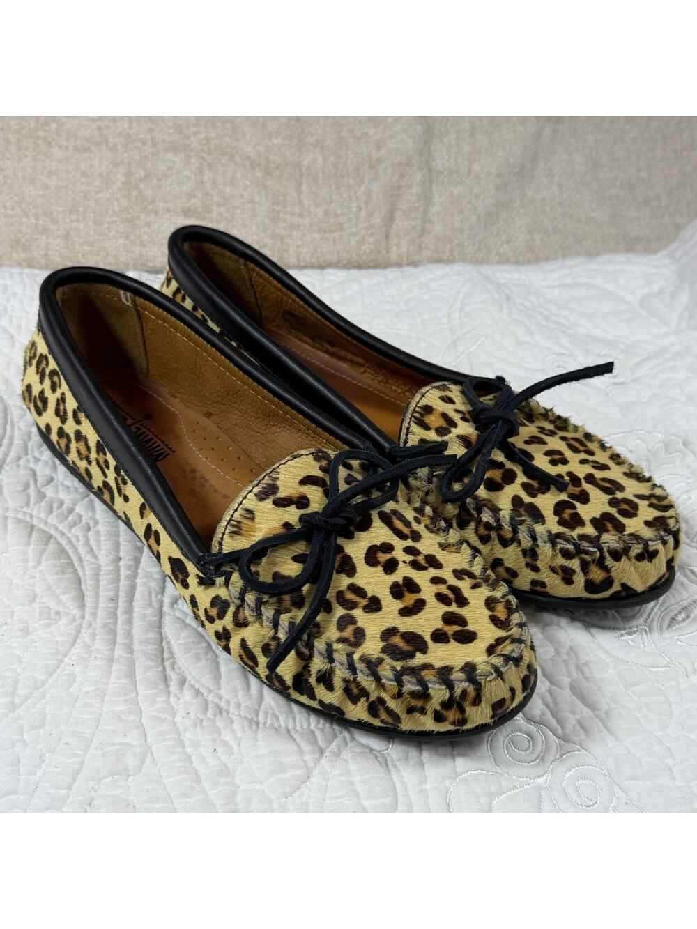 Minnetonka Womens 8.5 Brown Tan Leopard Cow Hair Leather Lined Loafer Shoes Flat